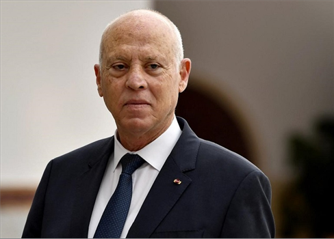 أزمة جديدة في تونس بسبب غياب سعيد