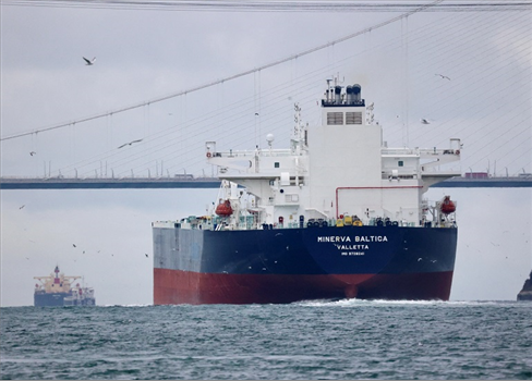 تركيا تزيد رسوم المرور من مضيقي البوسفور والدردنيل