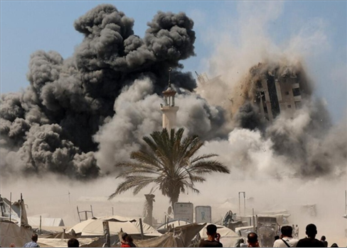 هجمات صهيونية دامية على مدينة غزة تخلف 74 شهيداً