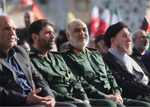 إيران تعيد تشكيل قيادتها العسكرية استعداداً لهجوم صهيوني  