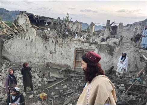 ارتفاع ضحايا زلزال أفغانستان إلى 2000 شخص