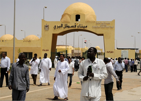 مصر تتجه لتقنين حركة دخول السودانيين إلى أراضيها