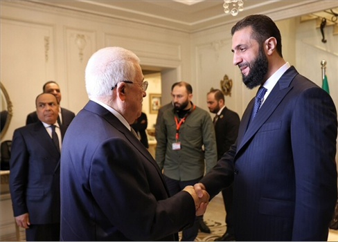 الرئيس الفلسطيني يزور دمشق للقاء الشرع