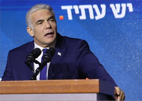 المعارض يائير لبيد يطالب نتنياهو بالإستقالة