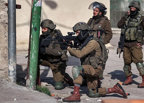 الأمن الصهيوني يكثف البحث عن فدائي فلسطيني هاجم مستوطنين