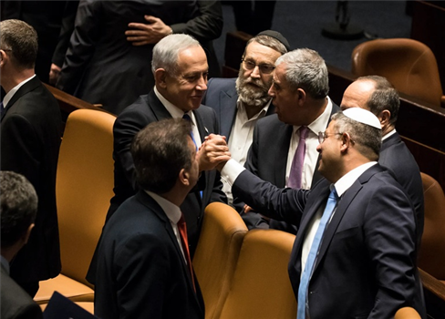 تراجع الليكود وفقدان الائتلاف الصهيوني مزيدًا من المقاعد في استطلاعات الرأي