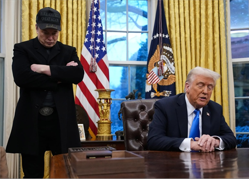 هل يستغل ترامب أزمة إيران لزيادة إمبراطوريته المالية؟!