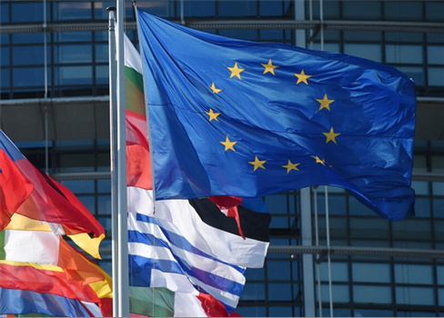 ترامب وأسعار الطاقة يعيدان خلط أوراق اليمين في أوروبا