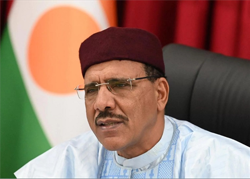 النيجر.. الحرس الرئاسي يحاصر الرئيس محمد بازوم