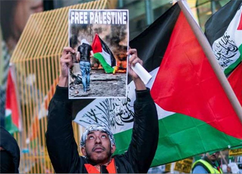 يديعوت قلقة من هزيمة العالم الليبرالي في مواجهة الرواية الفلسطينية