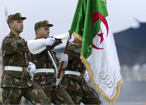 الجزائر تحرك المياه الراكدة في الملف المالي