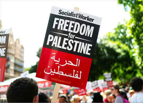 استطلاع أمريكي يكشف تحولًا تاريخياً داعماً للفلسطينيين بين الأمريكيين