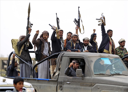 مليشيات الحوثي تقيل حكومة صنعاء وتكلفها بتصريف الأعمال