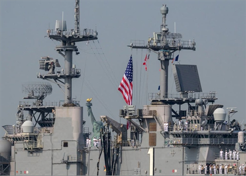 صحيفة: تهديدات الشرق الأوسط تخيف البحرية الأمريكية