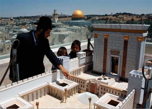 محافظة القدس تحذر من استعدادات جماعات 