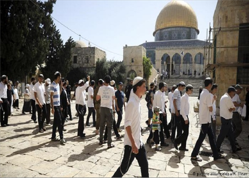 قوات الاحتلال تقتحم المسجد الأقصى وتخليه من المعتكفين