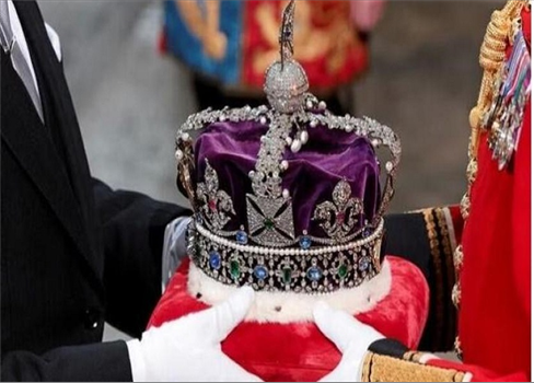 تشارلز يتوج ملكًا السبت.. هل تنجح دعوات استعادة الجواهر الأفريقية المرصِّعة للتاج البريطاني؟