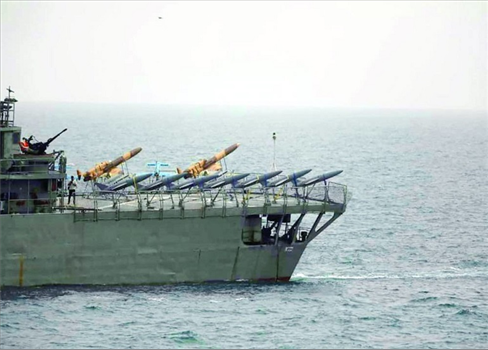 الحرس الثوري الإيراني يحتجز ناقلتي نفط في الخليج