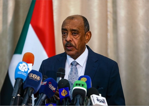 علي الصادق: الجيش السوداني قادر على حسم التمرد لكننا لا نريد اتباع سياسة الأرض المحروقة