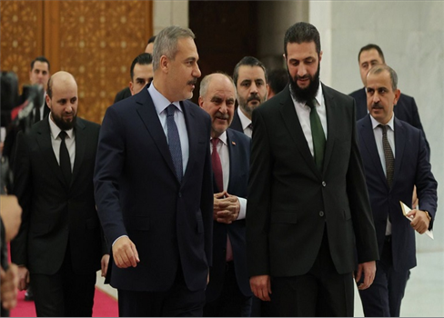 فيدان يصل لدمشق لبحث التطورات الإقليمية والعالمية مع الرئيس السوري