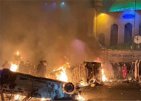 استمرار التظاهرات في إيران للأسبوع الثاني وسط تشديد القبضة الأمنية