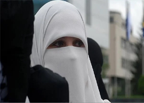مصر تعلن حظر النقاب في المدارس وغطاء الرأس ليس إجباريًا