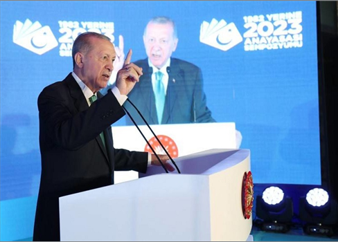 أردوغان يؤكد إصراره على وضع دستور مدني شامل لتركيا