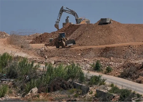 إسرائيل تبنى جداراً يتخطى 