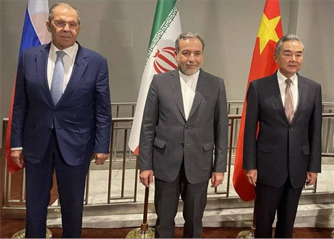 اجتماع ثلاثي بين طهران وموسكو وبكين