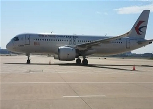 الصين تنجح في تسيير أول رحلة تجارية لطائرة ركاب محلية الصنع