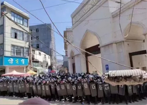 الشرطة الصينية تعتقل مسلمين تظاهروا ضد محاولة لهدم مسجد تاريخي