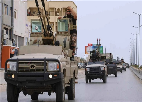 أرتال وحشود عسكرية ونذر مواجهات وشيكة على تخوم العاصمة الليبية